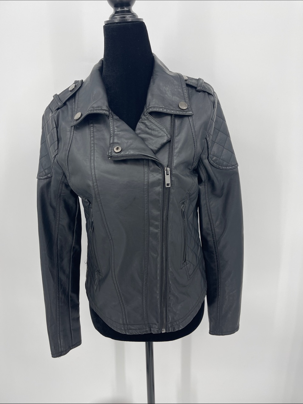 Dollhouse Black Faux Leather Quilted Shoulder Moto Jacket SIZE S WOMENS